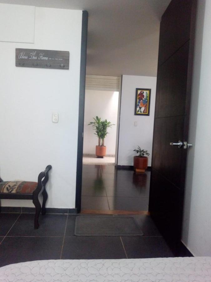 Alojamiento Cómo en CASA cerca al Aeropuerto!! Bogotá Exterior foto